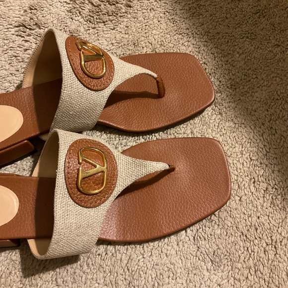 Valentino Garavani VLogo Signature sandals - Picture 3 of 7